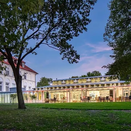 Seeschloss Отель Schorssow